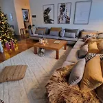 Arctic Circle Luxury House - Next To Santa's Village Villa