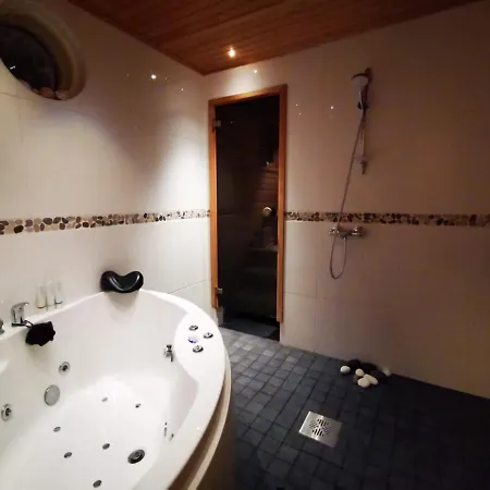 Arctic Circle Luxury House - Next To Santa's Village 别墅