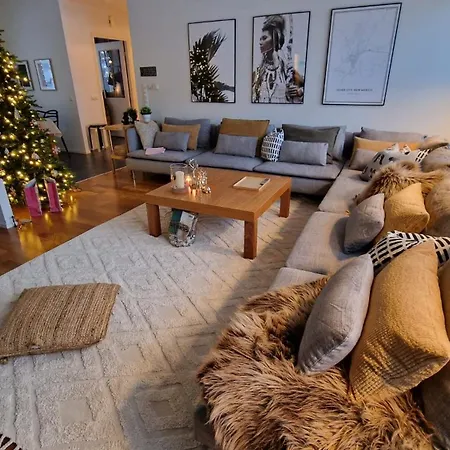 Arctic Circle Luxury House - Next To Santa's Village 别墅